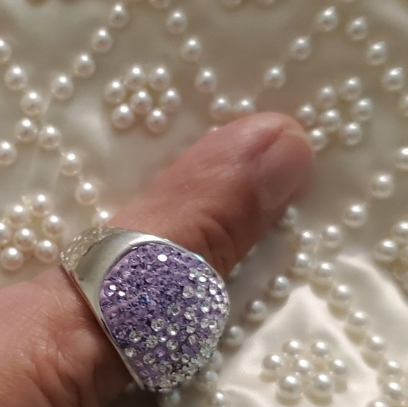 Beautiful ring - Picture 3 of 3